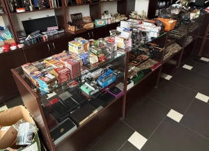 Табачные изделия без акцизных марок изъяли в сухумском магазине