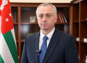 Бадра Гунба поздравил медработников с профессиональным праздником