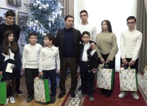 Тимур Агрба поздравил детей-сирот с наступающим Новым годом