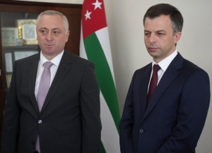 Бадра Гунба представил Минфину нового министра Саида Губаз