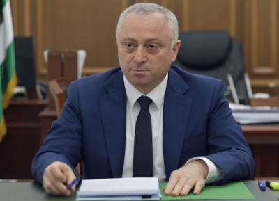 Аԥсны Ахада Бадра Гәынба ареспублика адәныҟатәи аполитика азҵаарақәа рзы аилацәажәара мҩаԥигеит