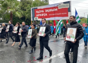 «Бессмертный полк» в Сухуме: когда память идёт по улицам