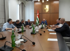 Аслан Бжания представил членам Совбеза нового секретаря Рауля Лолуа