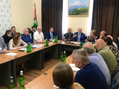 АСЛАН БЖАНИЯ: МЫ ЗА ДВА ГОДА ДОЛЖНЫ РЕШИТЬ ВОПРОС ГРАНИЦЫ