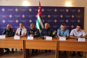 ЛЕВ КВИЦИНИЯ О ПОЕЗДКЕ СПАСАТЕЛЕЙ В ЛНР: БЫЛО ОПАСНО, В ЛЮБОЕ ВРЕМЯ МОГ ПРИЛЕТЕТЬ СНАРЯД